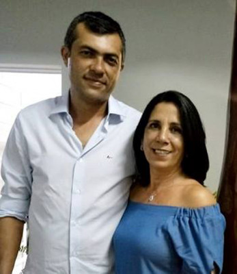 Marcelo Rodrigues de Souza, aniversariante do dia 21, ao lado esposa Raquel Siqueira 