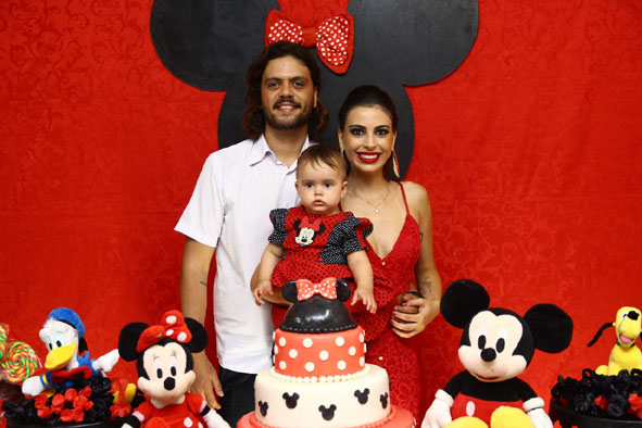 Maria Flor R. Faria, aniversariante do dia 4. Filha de João Paulo F. Ferreira e Camila Prado Ribeiro 