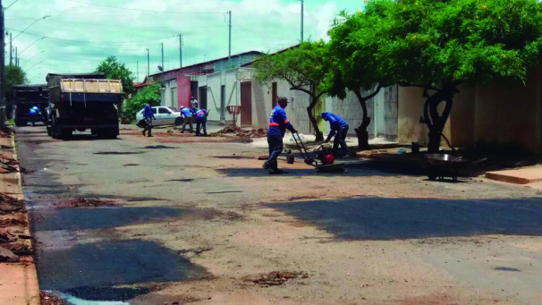 O município está arrecadando recursos para recapear vias **Arquivo 