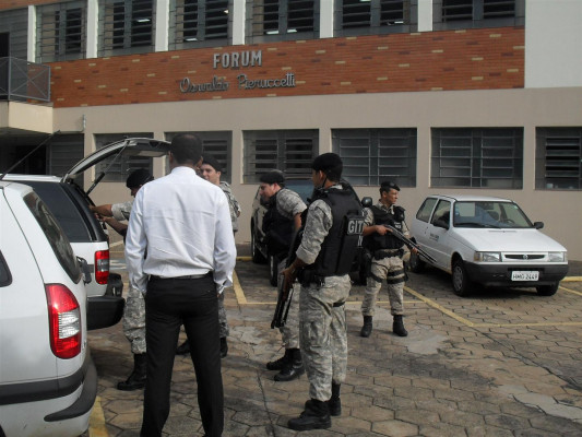 Réus presos são levados ao Fórum para as sessões de julgamento ** Arquivo 