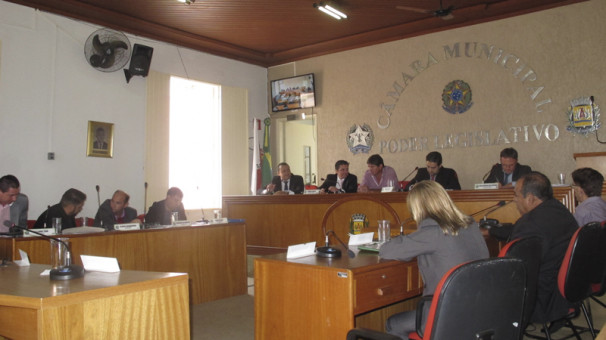 Edis deliberam sobre projetos de leis, de decreto legislativo e de resolução **Arquivo  