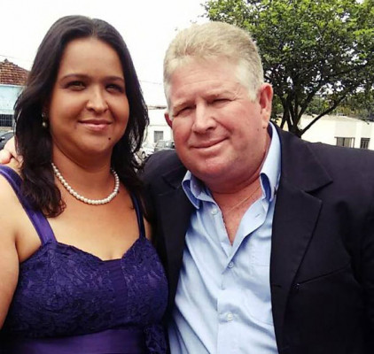 Wládia Moura, aniversariante de hoje, ao lado do marido Max Cezar Moura 