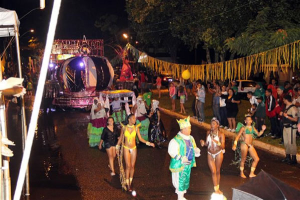 Prefeitura busca apoio da iniciativa privada para promover o desfile das escolas de samba