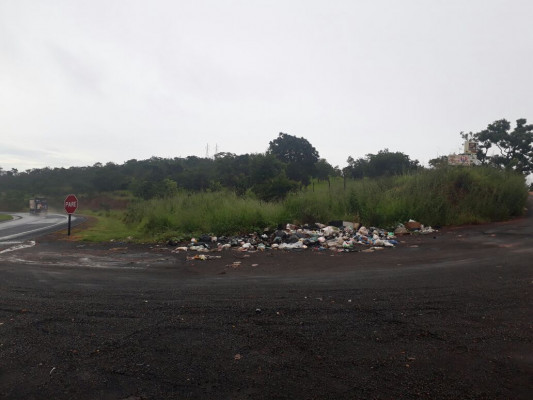 Prefeitura realiza mutirão de limpeza no distrito de Florestina