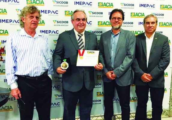  João Marques Póvoa Júnior – Presidente da AEAATA (Engenheiro Civil e Seg. Trabalho, Conselheiro Regional no CREA-MG) - José Eurípedes dos Santos - 2º Vice-Presidente da AEAATA (Engenheiro Agrônomo – Inspetor Chefe da Inspetoria de Araguari do CREA-MG) - José Rafael da Silva - Conselho Fiscal da AEAATA (Engenheiro Agrônomo) - Carlos Ernane Vieira - Conselho Fiscal da AEAATA (Engenheiro Civil) 