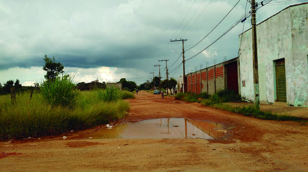 No período de chuvas, a situação do bairro é ainda pior 