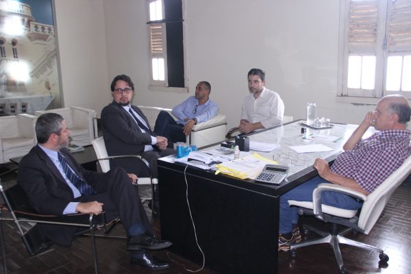 Delegados da Polícia Civil visitam poder Executivo