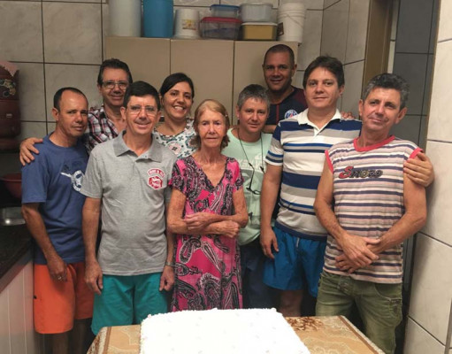 Abadia Sousa Oliveira, celebrou 79 anos de vida neste dia 12 , ao lado dos filhos Rubens, José, Dário, Adauto, Lázaro, Muilla, Adélio e Eva Irene 