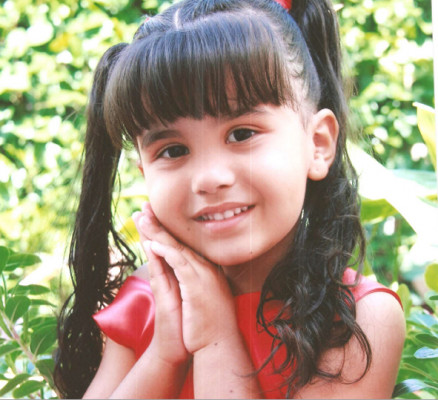 Bruna Spindola Oliveira, aniversariante de hoje. Filha de Glaucia Spindola e Adailton Cardoso Oliveira 