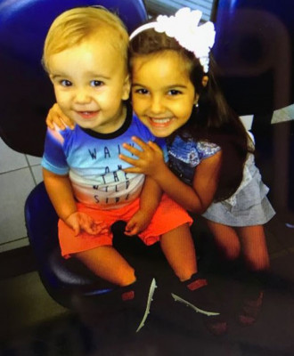 Cacildo Humberto A. de Oliveira Filho com a irmã e aniversariante do dia 20 de maio, Janaína Marceles A. de Oliveira 