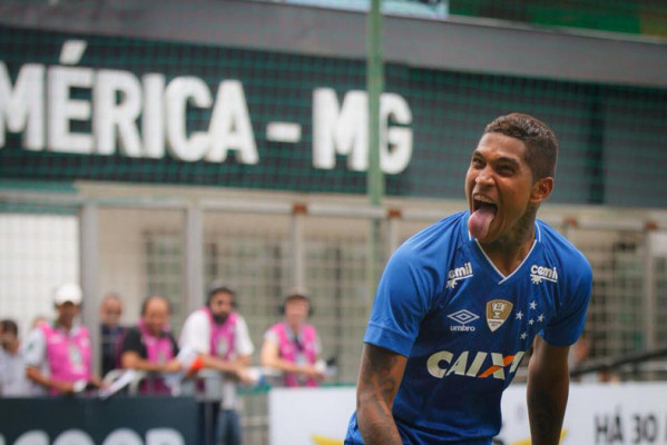 Cruzeiro foi letal e voltou a vencer o rival após quatro jogos ** Divulgação 