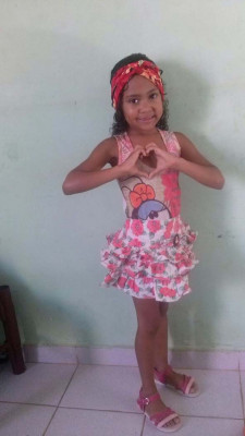 Gabrielly Fernandes Clímaco Pires, aniversariante do dia 14. A pequena recebe os parabéns e o carinho dos pais Haryne Fernandes Clímaco e Marcos Antônio Marques 