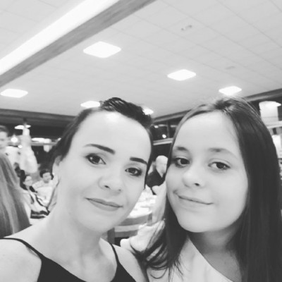 Giovanna B. G. Rodrigues da Cunha Raniero, aniversariante do dia 3, com a mãe Larissa Basso 
