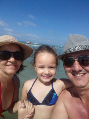 Luciamar com a netinha Tauany e o esposo e aniversariante de hoje Almir Alves Vieira 