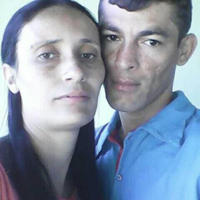 Maria Aparecida Oliveira Amorim, dia 8, ao lado do esposo Janevam Soares 