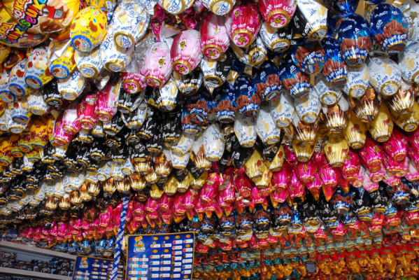 Comércio investe em estoque menor de ovos de Páscoa