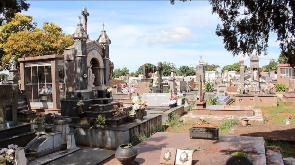 Sepulturas que não forem revalidadas serão leiloadas