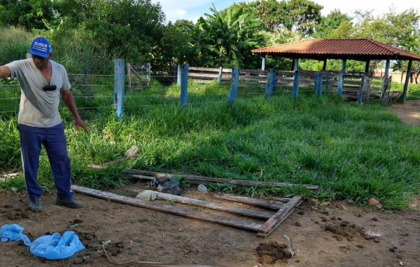 Vândalos destroem Curral Municipal