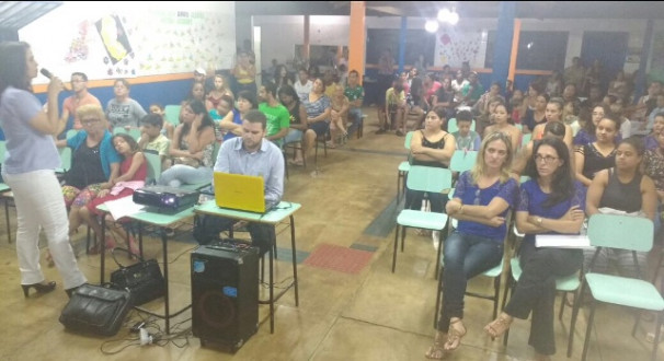 Alunos do CEM Neusa Rodrigues assistem palestra ministrada pela secretaria de Políticas sobre Drogas