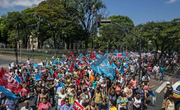 Servidores buscam o cumprimento de acordos por parte do Governo de Minas Gerais