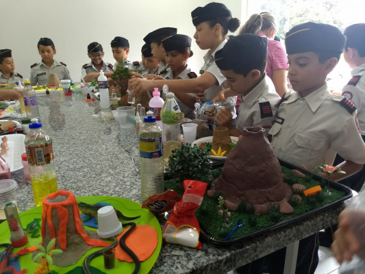 Durante a solenidade os estudantes farão uma apresentação do Hino Nacional e do hino do Colégio Tiradentes