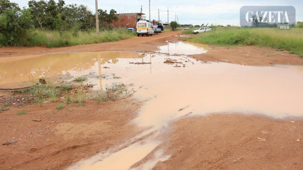 Em período chuvoso, ruas se transformam em verdadeiros lamaçais