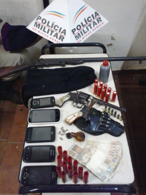 Material apreendido com os criminosos à época dos fatos ** Arquivo