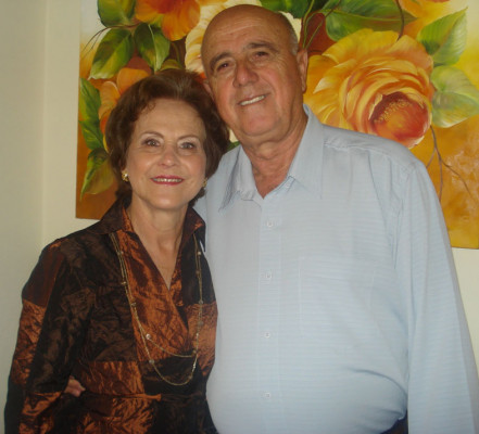 Maria Shirley Alves de Oliveira, aniversariante do dia 19, ao lado do marido Justino 