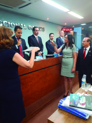 Nayara Franco ao lado do presidente da OAB – Araguari, Dalto Umberto