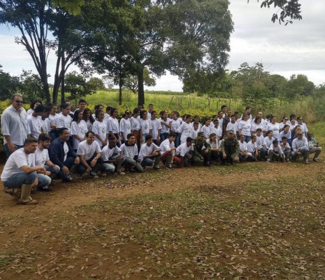 O ato contou com o apoio de representantes públicos e empresa privada