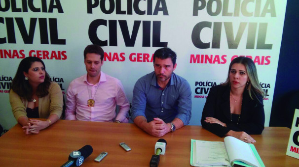 Delegados da Polícia Civil na coletiva de ontem à tarde  ** Gazeta do Triângulo 
