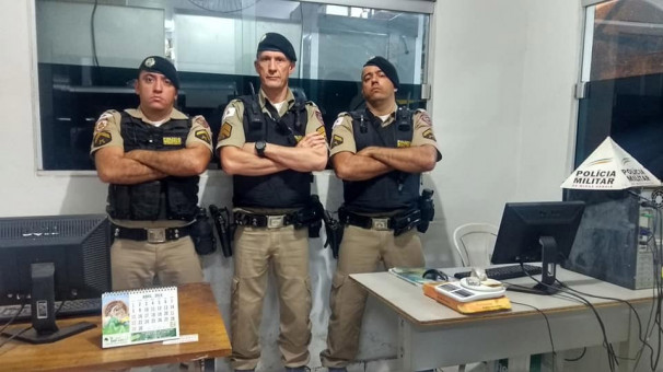 Aproximadamente cinco quilos e meio de maconha foram apreendidos 