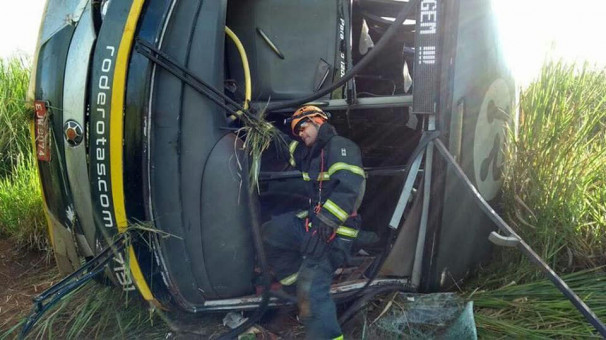 Veículo tombou na manhã do último sábado ** PRF 