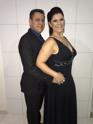 Flávio com a esposa e aniversariante do dia 10, Magali de Fátima Alves Rosa 