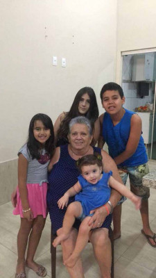 Neiva Maria Alves, aniversariante do dia 14 com Maria Fernanda, Giovana, José Lucas e a pequena Isabella