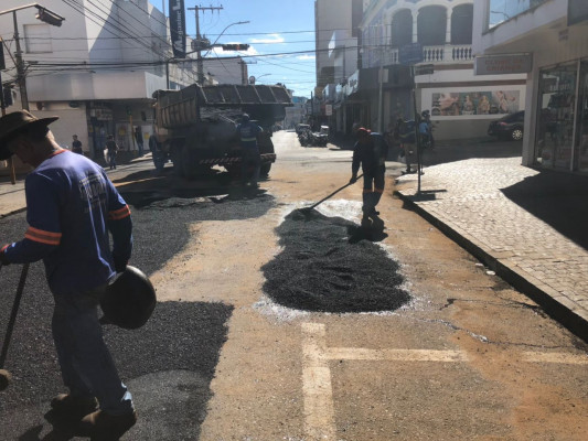 O primeiro foi na rua Rui Barbosa, na região central.