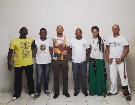 Organizadores do evento. Da esq. para a dir. Mestre Necão(Grupo Capoeira Brasil), Mestre Paturi(Grupo de Capoeira Nova Era), Mestre Zulu(Afrikpoeira e Coordenador Geral da CUFA Araguari), Mestre Benguela(Grupo de Capoeira Novo Estilo), Juliana Maltos(Projeto Capoeira Angola No Terreiro) e Professor Zorro(Ethuole Capoeira)