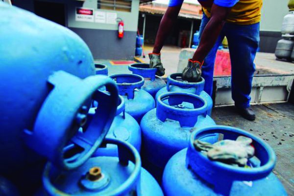 Com a volta do abastecimento de gás de cozinha e combustíveis, Procon alerta sobre aumento abusivo de preços