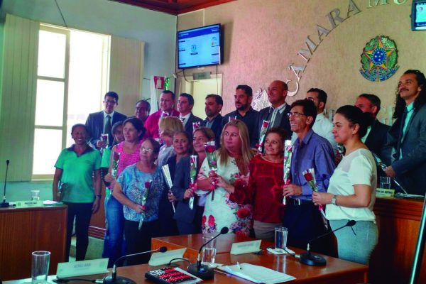 Estudantes da Escola Estadual Raul Soares participaram de uma parte da sessão
