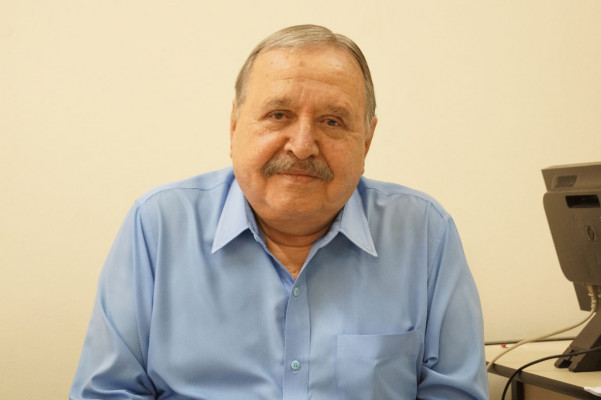 Domingo, dia 17, é aniversário de Darli Amaral, diretor/presidente da Araguari Comunicações, detentora das marcas Gazeta do Triângulo e Revista Evidência. Darli é referência para nós, seus funcionários, e também para sua família e amigos. Sua ousadia e seu jeito sonhador nos impulsionam a caminhar sempre mais adiante; ele nos permite sermos livres para empreendermos o melhor trabalho.Por tudo que Darli representa para seus familiares, amigos e funcionários, lhe desejamos muita saúde, harmonia e sucesso em sua vida. Parabéns e felicidades sempre!