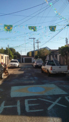 Com a confiança retomada, várias ruas se enfeitaram com as cores da Seleção Brasileira