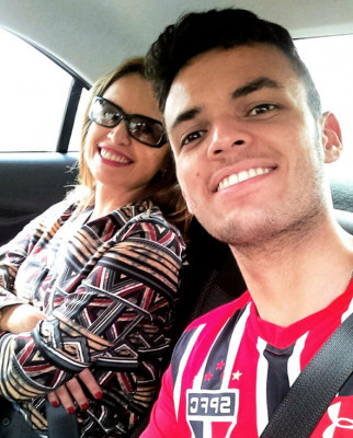 O são paulino Matheus Silva, aniversariante do dia 6, ao lado da mãe Luci Helena Silva, recebe os parabéns de seus familiares e amigos com votos de vida longa e feliz! 