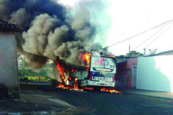 Ataques a ônibus e repartições públicas atingem 16 municípios de Minas Gerais