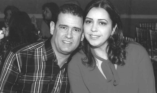 Roberto César de Melo, aniversariante do dia 11. Está com a esposa Ana Paula