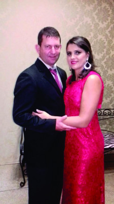 Silmar Dias Claudiano ao lado da esposa e aniversariante de hoje, Waldeli Fernandes Claudiano