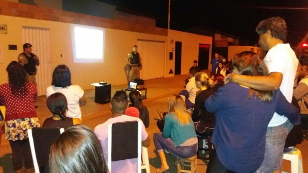 Famílias participaram da apresentação do projeto feita pelos cabos Jeovane e Arruda