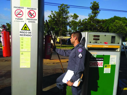 Militares identificaram algumas irregularidades nos estabelecimentos