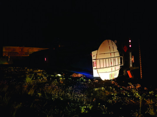 Carreta vazou combustível até chegada de transbordo