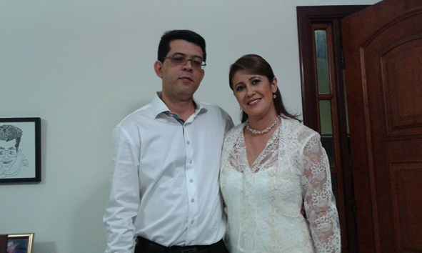 Alisson Mendonça aniversariante do dia 18, ao lado da esposa Alessandra