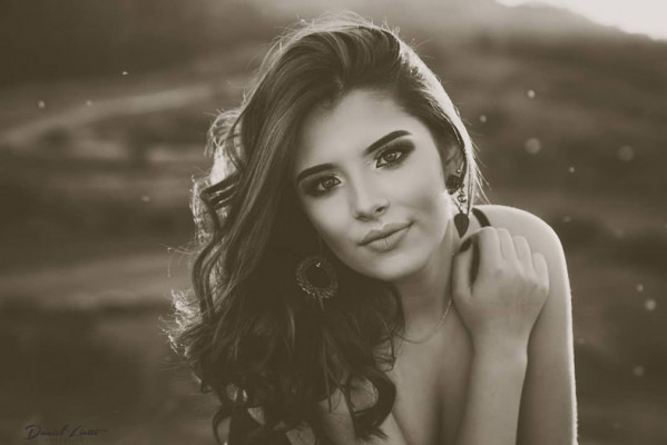 Ela é bela, ela completa 15 anos – Valentina Dias! Rumores dão conta de que festa de arromba está sendo preparada. Créditos: Dainel Liotti